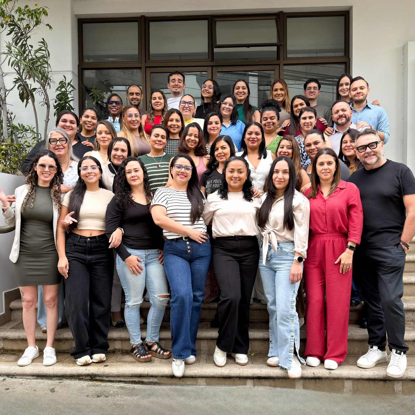 Egresados de CEFALP reunidos en una jornada